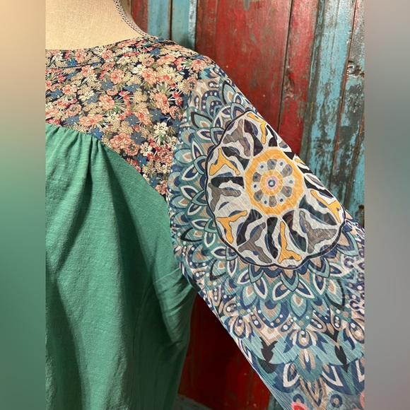 UMgEE (L) Teal-ish green/multi color Top - Picture 3 of 5